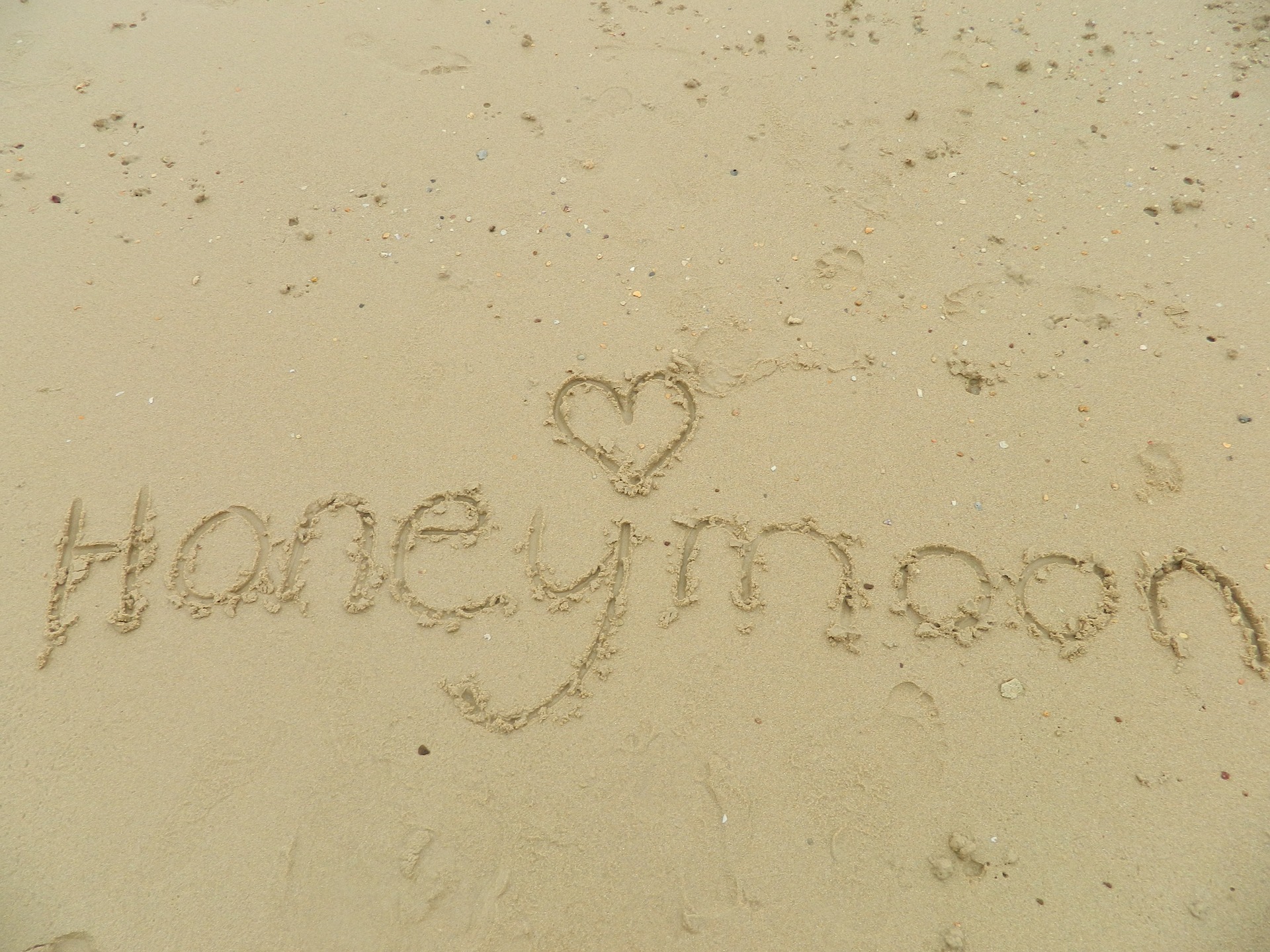 honeymoon-2386660_1920